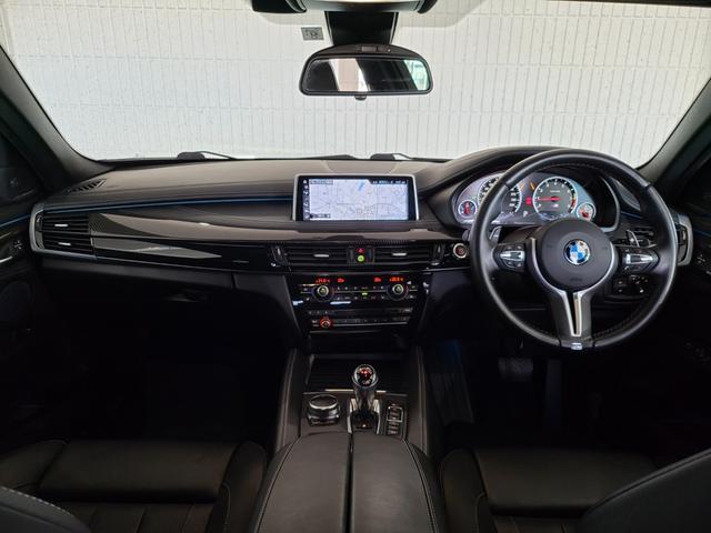 Ｘ６ Ｍ ベースグレード　サンルーフ　黒革シート　リヤエンターテインメントシステム　前席ベンチレーション＆シートヒーター　後席シートヒーター　純正ナビ　フルセグ　バックカメラ　ハーマンカードン　２１ＡＷ（2枚目）