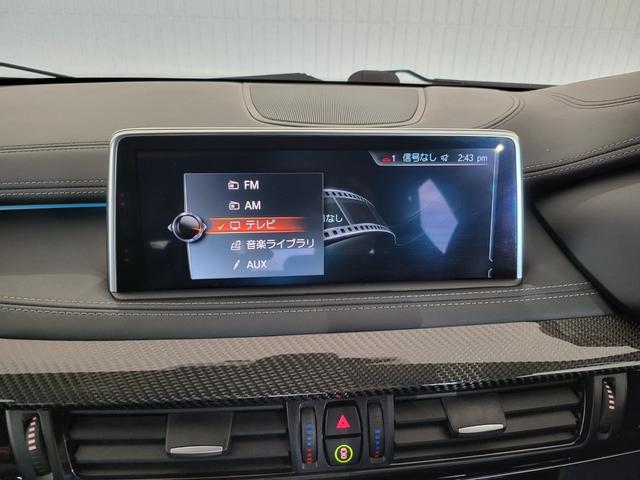 Ｘ６ Ｍ ベースグレード　サンルーフ　黒革シート　リヤエンターテインメントシステム　前席ベンチレーション＆シートヒーター　後席シートヒーター　純正ナビ　フルセグ　バックカメラ　ハーマンカードン　２１ＡＷ（3枚目）