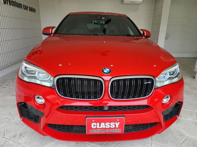 Ｘ６ Ｍ ベースグレード　サンルーフ　黒革シート　リヤエンターテインメントシステム　前席ベンチレーション＆シートヒーター　後席シートヒーター　純正ナビ　フルセグ　バックカメラ　ハーマンカードン　２１ＡＷ（5枚目）