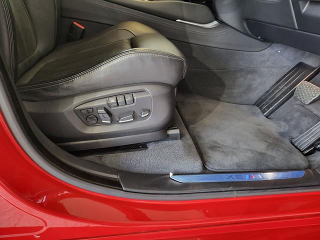 Ｘ６ Ｍ ベースグレード　サンルーフ　黒革シート　リヤエンターテインメントシステム　前席ベンチレーション＆シートヒーター　後席シートヒーター　純正ナビ　フルセグ　バックカメラ　ハーマンカードン　２１ＡＷ（10枚目）