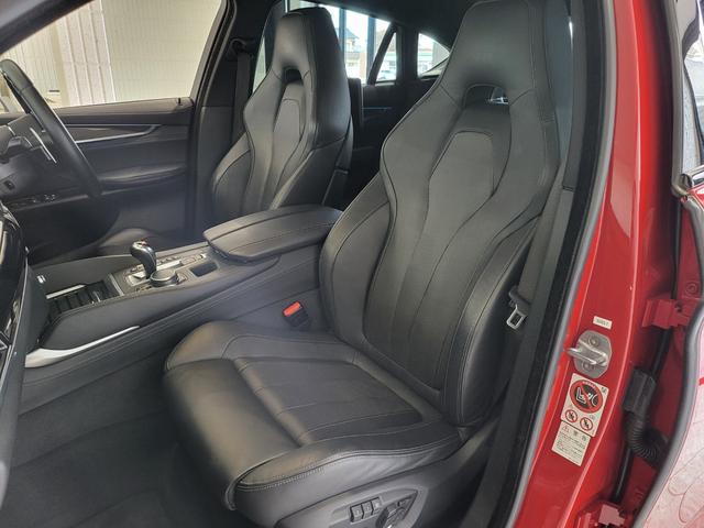 Ｘ６ Ｍ ベースグレード　サンルーフ　黒革シート　リヤエンターテインメントシステム　前席ベンチレーション＆シートヒーター　後席シートヒーター　純正ナビ　フルセグ　バックカメラ　ハーマンカードン　２１ＡＷ（11枚目）
