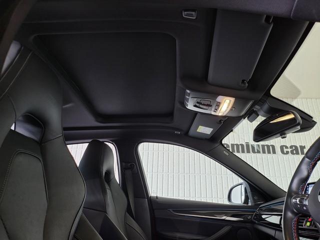 Ｘ６ Ｍ ベースグレード　サンルーフ　黒革シート　リヤエンターテインメントシステム　前席ベンチレーション＆シートヒーター　後席シートヒーター　純正ナビ　フルセグ　バックカメラ　ハーマンカードン　２１ＡＷ（20枚目）