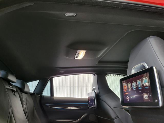 Ｘ６ Ｍ ベースグレード　サンルーフ　黒革シート　リヤエンターテインメントシステム　前席ベンチレーション＆シートヒーター　後席シートヒーター　純正ナビ　フルセグ　バックカメラ　ハーマンカードン　２１ＡＷ（21枚目）