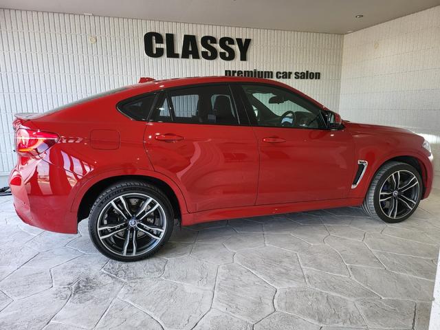 Ｘ６ Ｍ ベースグレード　サンルーフ　黒革シート　リヤエンターテインメントシステム　前席ベンチレーション＆シートヒーター　後席シートヒーター　純正ナビ　フルセグ　バックカメラ　ハーマンカードン　２１ＡＷ（25枚目）