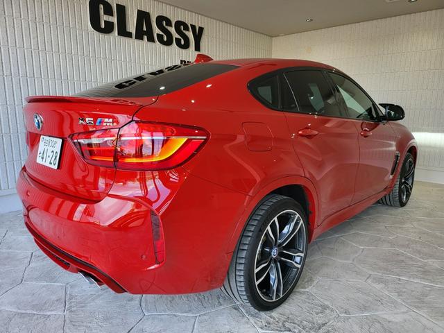 Ｘ６ Ｍ ベースグレード　サンルーフ　黒革シート　リヤエンターテインメントシステム　前席ベンチレーション＆シートヒーター　後席シートヒーター　純正ナビ　フルセグ　バックカメラ　ハーマンカードン　２１ＡＷ（26枚目）