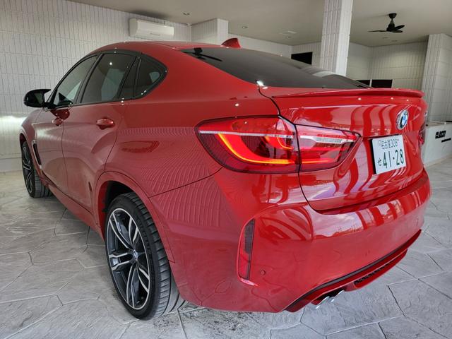 Ｘ６ Ｍ ベースグレード　サンルーフ　黒革シート　リヤエンターテインメントシステム　前席ベンチレーション＆シートヒーター　後席シートヒーター　純正ナビ　フルセグ　バックカメラ　ハーマンカードン　２１ＡＷ（27枚目）