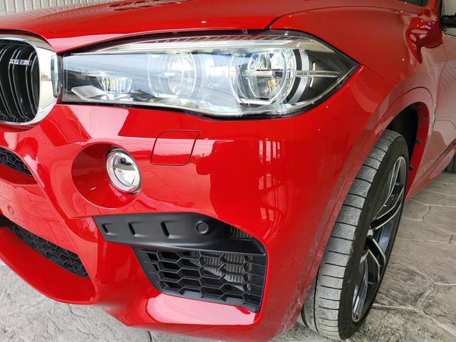 Ｘ６ Ｍ ベースグレード　サンルーフ　黒革シート　リヤエンターテインメントシステム　前席ベンチレーション＆シートヒーター　後席シートヒーター　純正ナビ　フルセグ　バックカメラ　ハーマンカードン　２１ＡＷ（31枚目）