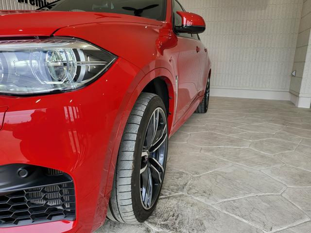 Ｘ６ Ｍ ベースグレード　サンルーフ　黒革シート　リヤエンターテインメントシステム　前席ベンチレーション＆シートヒーター　後席シートヒーター　純正ナビ　フルセグ　バックカメラ　ハーマンカードン　２１ＡＷ（33枚目）