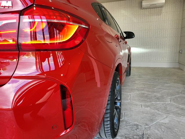 Ｘ６ Ｍ ベースグレード　サンルーフ　黒革シート　リヤエンターテインメントシステム　前席ベンチレーション＆シートヒーター　後席シートヒーター　純正ナビ　フルセグ　バックカメラ　ハーマンカードン　２１ＡＷ（40枚目）