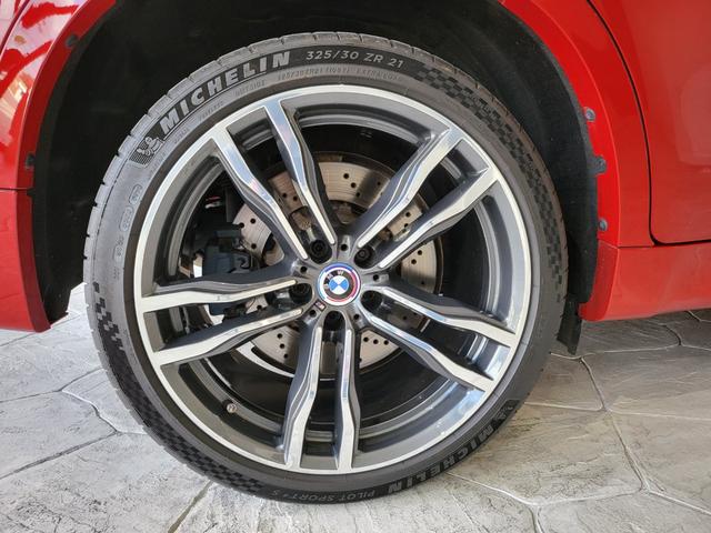 Ｘ６ Ｍ ベースグレード　サンルーフ　黒革シート　リヤエンターテインメントシステム　前席ベンチレーション＆シートヒーター　後席シートヒーター　純正ナビ　フルセグ　バックカメラ　ハーマンカードン　２１ＡＷ（47枚目）