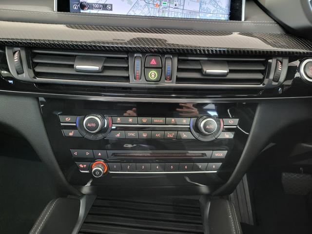 Ｘ６ Ｍ ベースグレード　サンルーフ　黒革シート　リヤエンターテインメントシステム　前席ベンチレーション＆シートヒーター　後席シートヒーター　純正ナビ　フルセグ　バックカメラ　ハーマンカードン　２１ＡＷ（53枚目）
