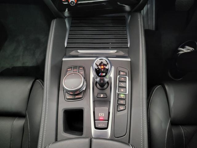 Ｘ６ Ｍ ベースグレード　サンルーフ　黒革シート　リヤエンターテインメントシステム　前席ベンチレーション＆シートヒーター　後席シートヒーター　純正ナビ　フルセグ　バックカメラ　ハーマンカードン　２１ＡＷ（54枚目）