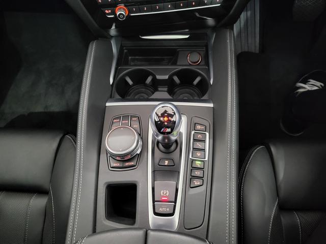Ｘ６ Ｍ ベースグレード　サンルーフ　黒革シート　リヤエンターテインメントシステム　前席ベンチレーション＆シートヒーター　後席シートヒーター　純正ナビ　フルセグ　バックカメラ　ハーマンカードン　２１ＡＷ（55枚目）
