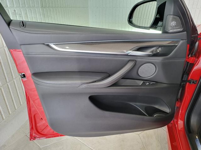 Ｘ６ Ｍ ベースグレード　サンルーフ　黒革シート　リヤエンターテインメントシステム　前席ベンチレーション＆シートヒーター　後席シートヒーター　純正ナビ　フルセグ　バックカメラ　ハーマンカードン　２１ＡＷ（63枚目）