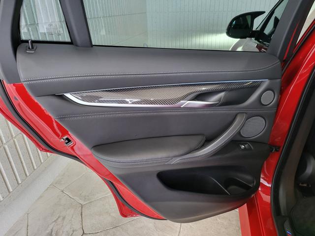 Ｘ６ Ｍ ベースグレード　サンルーフ　黒革シート　リヤエンターテインメントシステム　前席ベンチレーション＆シートヒーター　後席シートヒーター　純正ナビ　フルセグ　バックカメラ　ハーマンカードン　２１ＡＷ（66枚目）