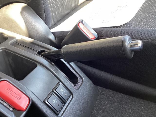 ジムニー ＸＣ　４ＷＤ　クリアランスソナー　オートクルーズコントロール　レーンアシスト　衝突被害軽減システム　オートライト　ヘッドライトウォッシャー　スマートキー　アイドリングストップ　電動格納ミラー　シートヒーター（5枚目）