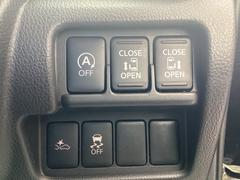 両側電動スライドドア装備！運転席よりボタン一つで開閉可能でございます。 4