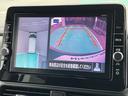 アラウンドモニター、上空から見下ろしているかのような映像をディスプレイに映し出し、スムースな駐車をサポートします。さらに、人や自転車など周囲に動くものがいる場合には、表示とブザーで注意を促します。