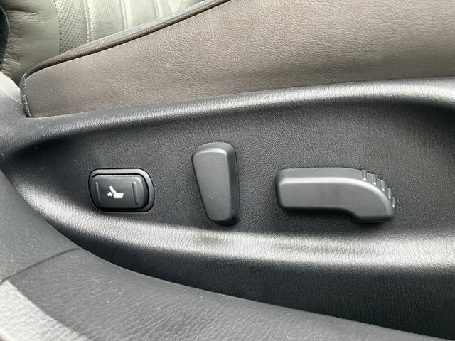 フーガハイブリッド ＶＩＰ　［ＨＤＤナビ・ＴＶ・本革シート・ＥＴＣ・ドライブレコーダー・１８インチ純正アルミホイール・バックモニター・全席電動パワーシート・クルーズコントロール・リア電動サンシェイド・後席読書灯］（21枚目）