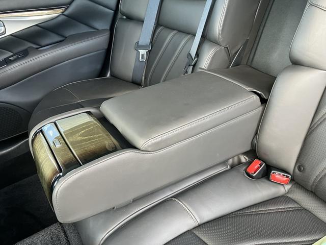 フーガハイブリッド ＶＩＰ　［ＨＤＤナビ・ＴＶ・本革シート・ＥＴＣ・ドライブレコーダー・１８インチ純正アルミホイール・バックモニター・全席電動パワーシート・クルーズコントロール・リア電動サンシェイド・後席読書灯］（24枚目）