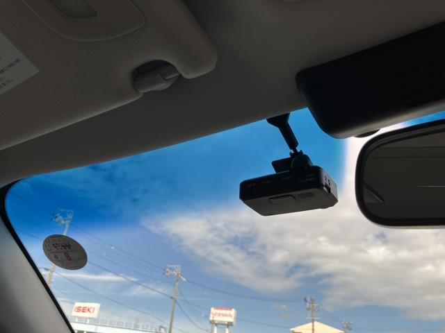 フーガハイブリッド ＶＩＰ　［ＨＤＤナビ・ＴＶ・本革シート・ＥＴＣ・ドライブレコーダー・１８インチ純正アルミホイール・バックモニター・全席電動パワーシート・クルーズコントロール・リア電動サンシェイド・後席読書灯］（28枚目）