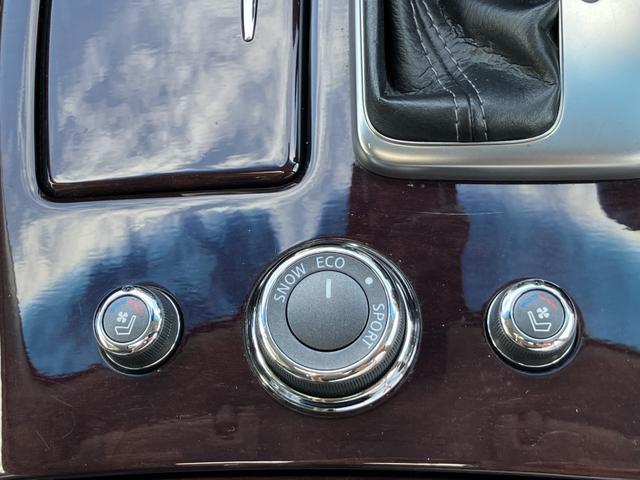 シーマ ハイブリッド　ＶＩＰ　［ＨＤＤナビ・ＴＶ・本革シート・ガラスサンルーフ・電動パワーシート・アラウンドビューモニター・クルーズコントロール・キセノンヘッドライト・フォグランプ・ＥＴＣ・１８インチ純正アルミホイール］（23枚目）