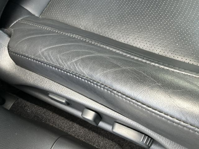 シーマ ハイブリッド　ＶＩＰ　［ＨＤＤナビ・ＴＶ・本革シート・ガラスサンルーフ・電動パワーシート・アラウンドビューモニター・クルーズコントロール・キセノンヘッドライト・フォグランプ・ＥＴＣ・１８インチ純正アルミホイール］（25枚目）