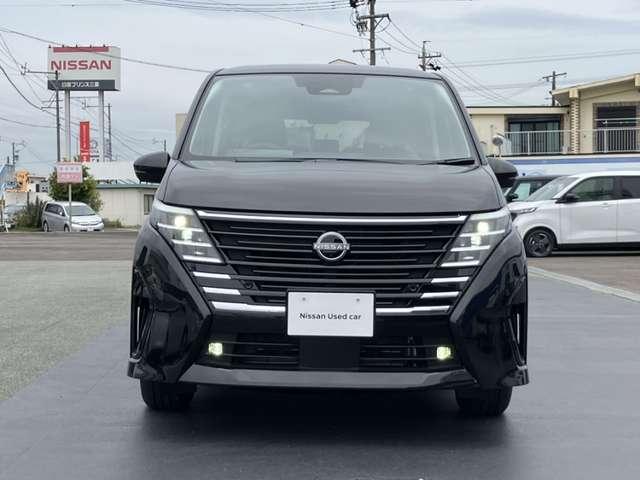 セレナ ｅ－パワー　ハイウェイスターＶ　［雹害車両の為ご来店いただけるお客様へのご対応となります。ニッサンコネクトナビ・プロパイロット・アラウンドモニター・ドライブレコーダー・ＥＴＣ２．０・両側オートスライドドア］（11枚目）