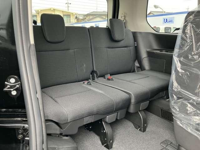 セレナ ｅ－パワー　ハイウェイスターＶ　［雹害車両の為ご来店いただけるお客様へのご対応となります。ニッサンコネクトナビ・プロパイロット・アラウンドモニター・ドライブレコーダー・ＥＴＣ２．０・両側オートスライドドア］（18枚目）