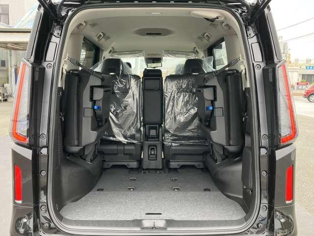 セレナ ｅ－パワー　ハイウェイスターＶ　［雹害車両の為ご来店いただけるお客様へのご対応となります。ニッサンコネクトナビ・プロパイロット・アラウンドモニター・ドライブレコーダー・ＥＴＣ２．０・両側オートスライドドア］（19枚目）