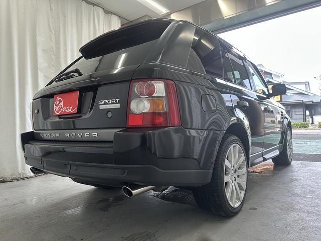 レンジローバースポーツ ４．２　Ｖ８　スーパーチャージド　サンルーフ　パーフォレーション黒革シート　ｈａｒｍａｎ／ｋａｒｄｏｎサウンドシステム　純正ナビ　前席　後席左右シートヒーター　ＥＴＣ　前後ソナー　Ｔタイヤ　純正２０インチＡＷ　ＨＩＤヘッド　ＨＩＤフォ（64枚目）