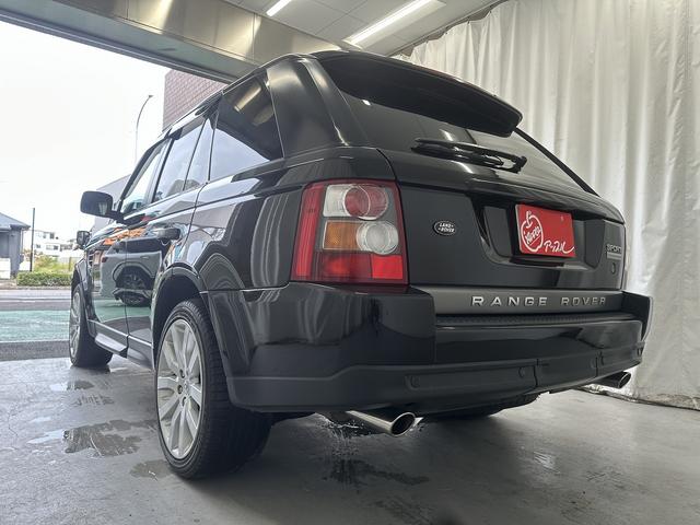 レンジローバースポーツ ４．２　Ｖ８　スーパーチャージド　サンルーフ　パーフォレーション黒革シート　ｈａｒｍａｎ／ｋａｒｄｏｎサウンドシステム　純正ナビ　前席　後席左右シートヒーター　ＥＴＣ　前後ソナー　Ｔタイヤ　純正２０インチＡＷ　ＨＩＤヘッド　ＨＩＤフォ（66枚目）
