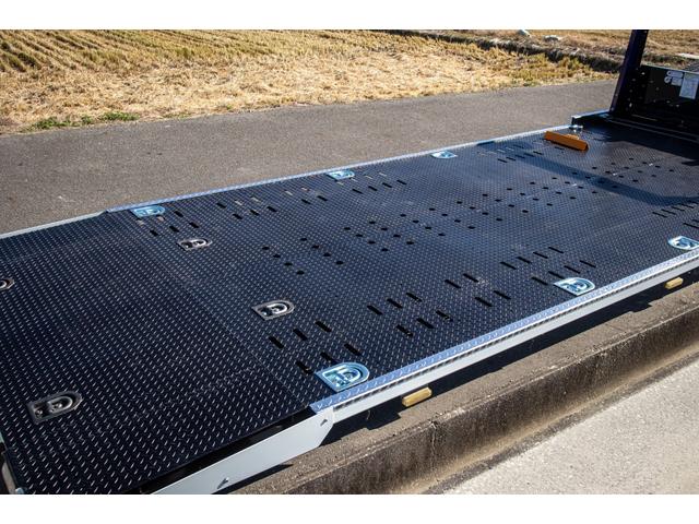 キャンター 　積載車　タイヤ固縛　サイドアオリ開閉　ラジコン　バックカメラ　最大積載量３０００ｋｇ　キーレス　極東フラトップ　レッカー（3枚目）