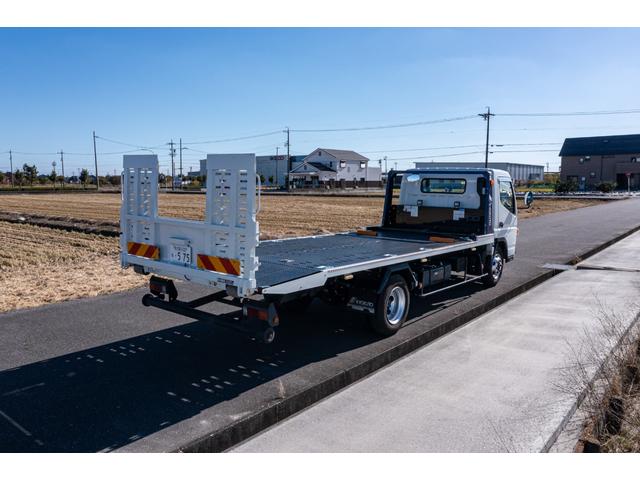 キャンター 　積載車　タイヤ固縛　サイドアオリ開閉　ラジコン　バックカメラ　最大積載量３０００ｋｇ　キーレス　極東フラトップ　レッカー（24枚目）