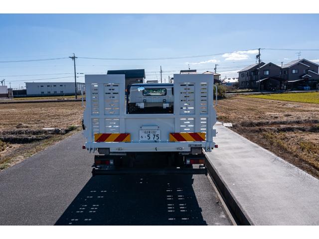 キャンター 　積載車　タイヤ固縛　サイドアオリ開閉　ラジコン　バックカメラ　最大積載量３０００ｋｇ　キーレス　極東フラトップ　レッカー（25枚目）