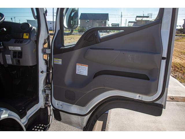 キャンター 　積載車　タイヤ固縛　サイドアオリ開閉　ラジコン　バックカメラ　最大積載量３０００ｋｇ　キーレス　極東フラトップ　レッカー（54枚目）