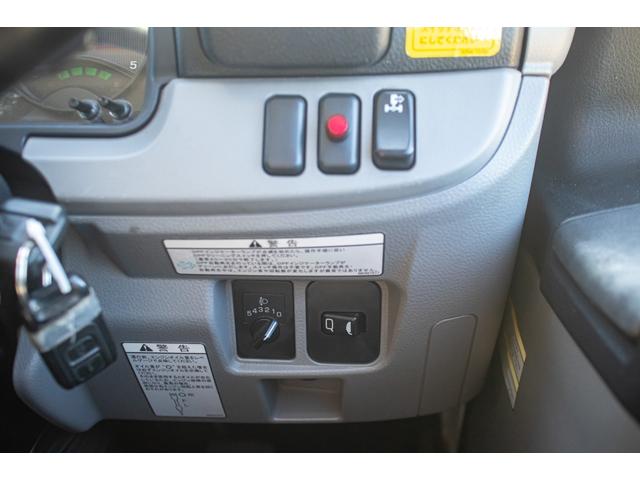 キャンター 　積載車　タイヤ固縛　サイドアオリ開閉　ラジコン　バックカメラ　最大積載量３０００ｋｇ　キーレス　極東フラトップ　レッカー（56枚目）