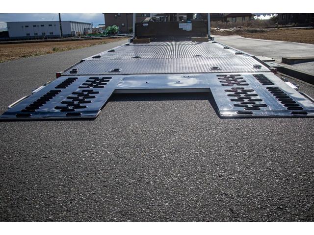 キャンター 　積載車　タイヤ固縛　サイドアオリ開閉　ラジコン　バックカメラ　最大積載量２０００ｋｇ　キーレス　極東フラトップ　レッカー（8枚目）