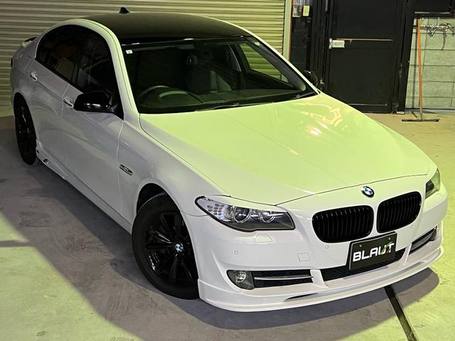 ５シリーズ ５２３ｉ　カスタム車両ホワイト＆ブラックツートンカラー／１７インチブラックアルミホイール／社外エアロ／ＥＴＣ／バックカメラ／禁煙車（2枚目）