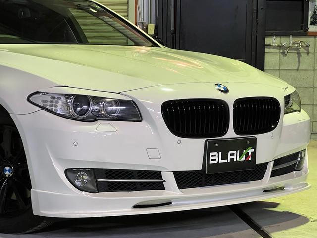 ５シリーズ ５２３ｉ　カスタム車両ホワイト＆ブラックツートンカラー／１７インチブラックアルミホイール／社外エアロ／ＥＴＣ／バックカメラ／禁煙車（3枚目）