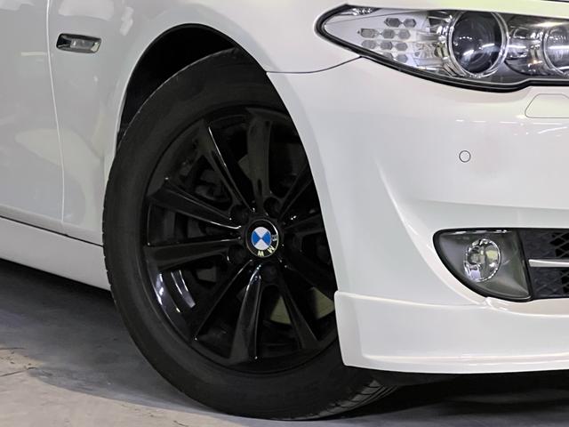 ５シリーズ ５２３ｉ　カスタム車両ホワイト＆ブラックツートンカラー／１７インチブラックアルミホイール／社外エアロ／ＥＴＣ／バックカメラ／禁煙車（4枚目）
