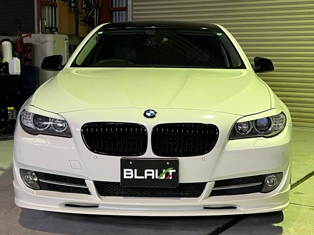 ５シリーズ ５２３ｉ　カスタム車両ホワイト＆ブラックツートンカラー／１７インチブラックアルミホイール／社外エアロ／ＥＴＣ／バックカメラ／禁煙車（11枚目）