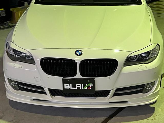 ５シリーズ ５２３ｉ　カスタム車両ホワイト＆ブラックツートンカラー／１７インチブラックアルミホイール／社外エアロ／ＥＴＣ／バックカメラ／禁煙車（12枚目）