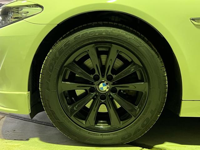 ５シリーズ ５２３ｉ　カスタム車両ホワイト＆ブラックツートンカラー／１７インチブラックアルミホイール／社外エアロ／ＥＴＣ／バックカメラ／禁煙車（23枚目）