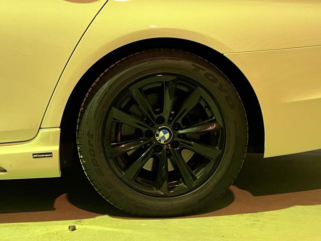 ５シリーズ ５２３ｉ　カスタム車両ホワイト＆ブラックツートンカラー／１７インチブラックアルミホイール／社外エアロ／ＥＴＣ／バックカメラ／禁煙車（25枚目）