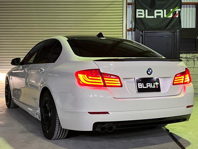 ５シリーズ ５２３ｉ　カスタム車両ホワイト＆ブラックツートンカラー／１７インチブラックアルミホイール／社外エアロ／ＥＴＣ／バックカメラ／禁煙車（26枚目）