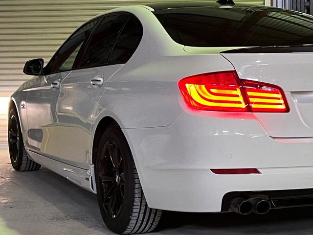 ５シリーズ ５２３ｉ　カスタム車両ホワイト＆ブラックツートンカラー／１７インチブラックアルミホイール／社外エアロ／ＥＴＣ／バックカメラ／禁煙車（29枚目）