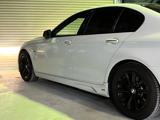 ５シリーズ ５２３ｉ　カスタム車両ホワイト＆ブラックツートンカラー／１７インチブラックアルミホイール／社外エアロ／ＥＴＣ／バックカメラ／禁煙車（40枚目）