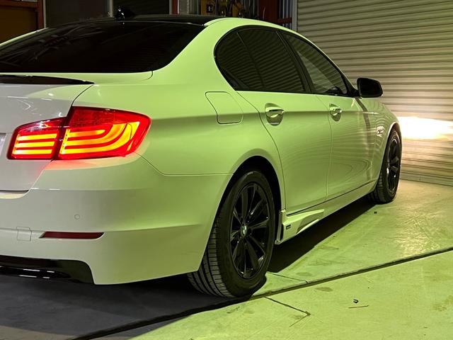 ５シリーズ ５２３ｉ　カスタム車両ホワイト＆ブラックツートンカラー／１７インチブラックアルミホイール／社外エアロ／ＥＴＣ／バックカメラ／禁煙車（41枚目）