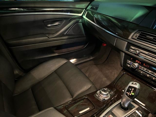 ５シリーズ ５２３ｉ　カスタム車両ホワイト＆ブラックツートンカラー／１７インチブラックアルミホイール／社外エアロ／ＥＴＣ／バックカメラ／禁煙車（51枚目）